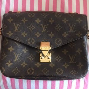Louis Vuitton pochette crossbody bag